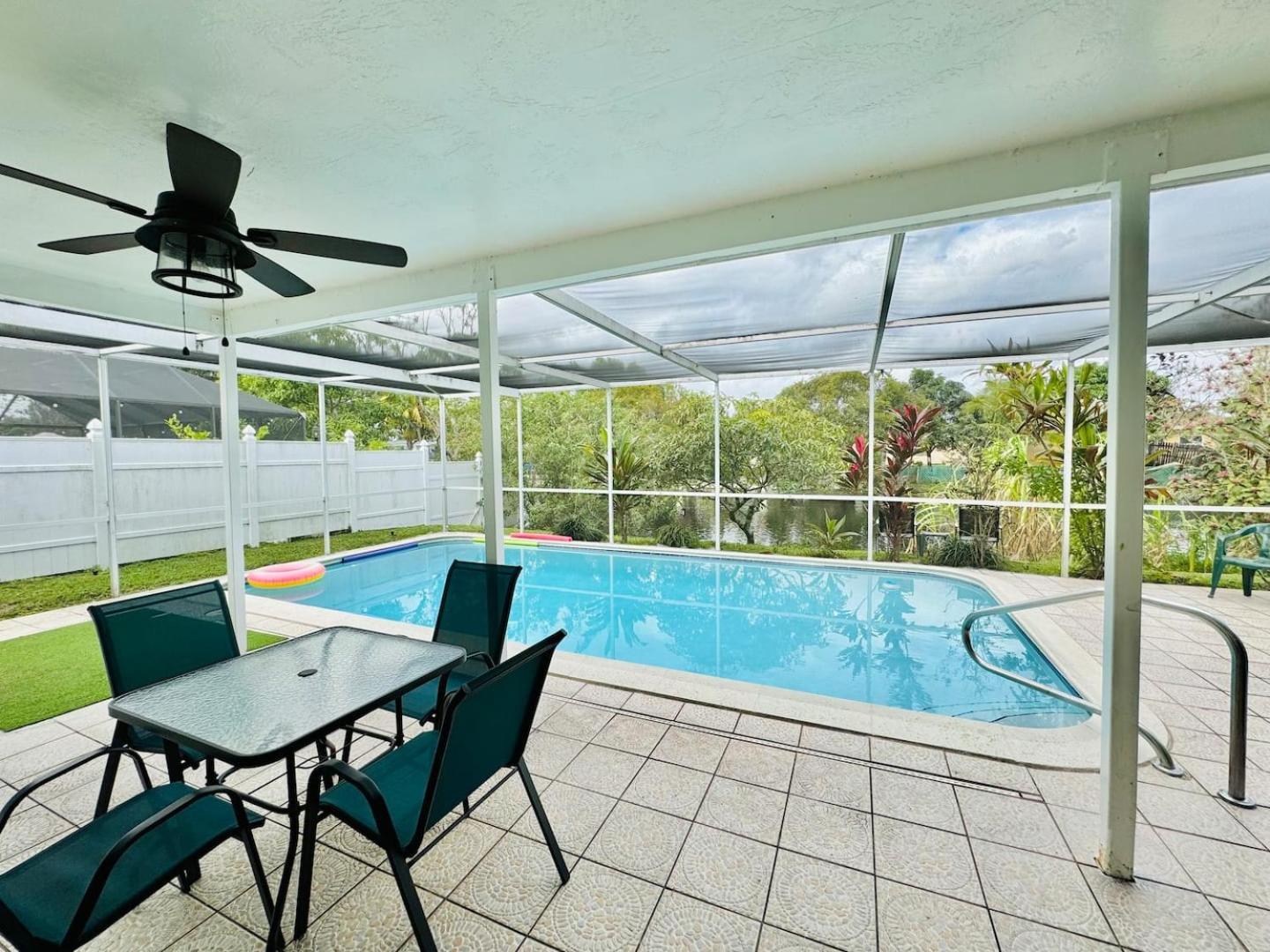 Serenity Spot Wd Pool, Lake, River & Canal View 선라이즈 외부 사진