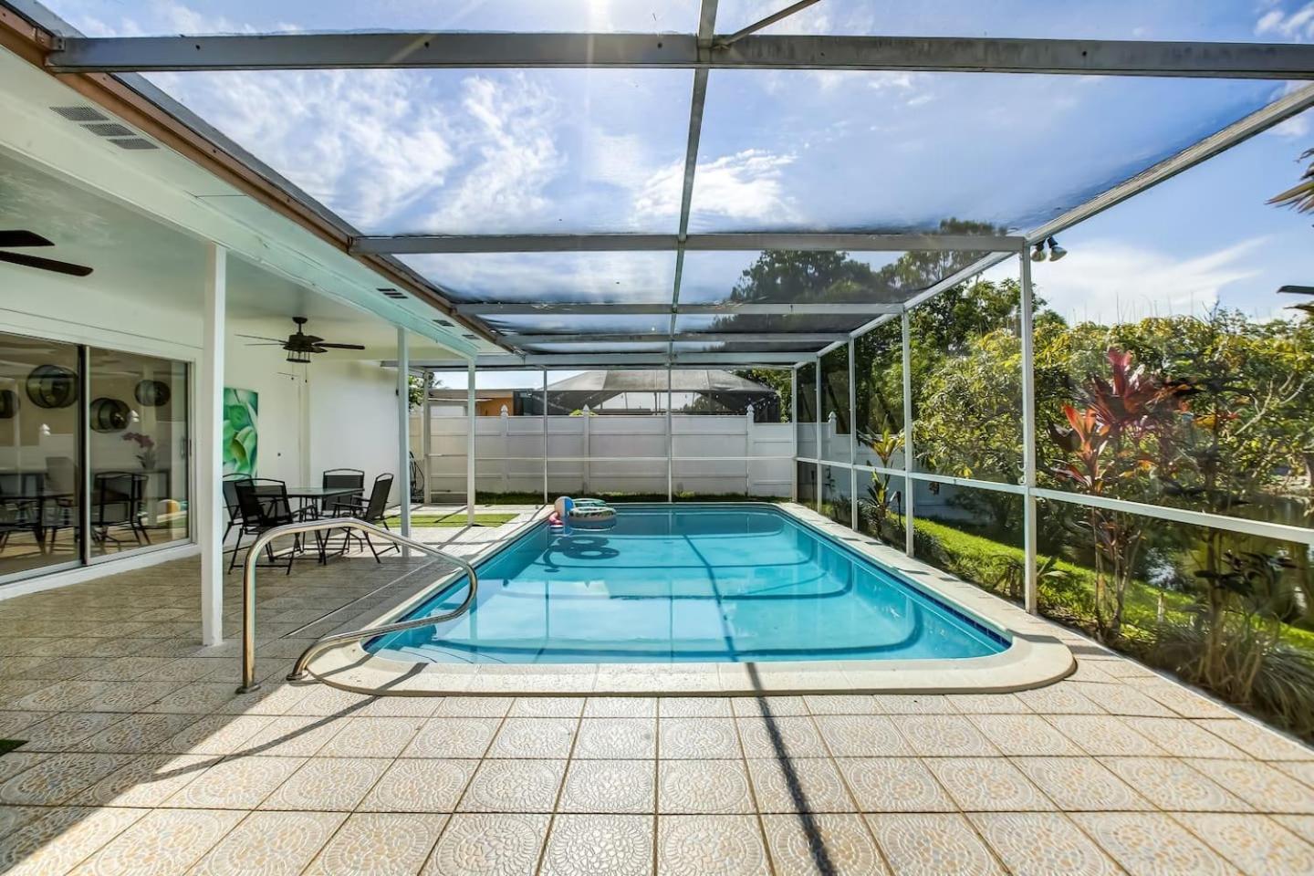 Serenity Spot Wd Pool, Lake, River & Canal View 선라이즈 외부 사진